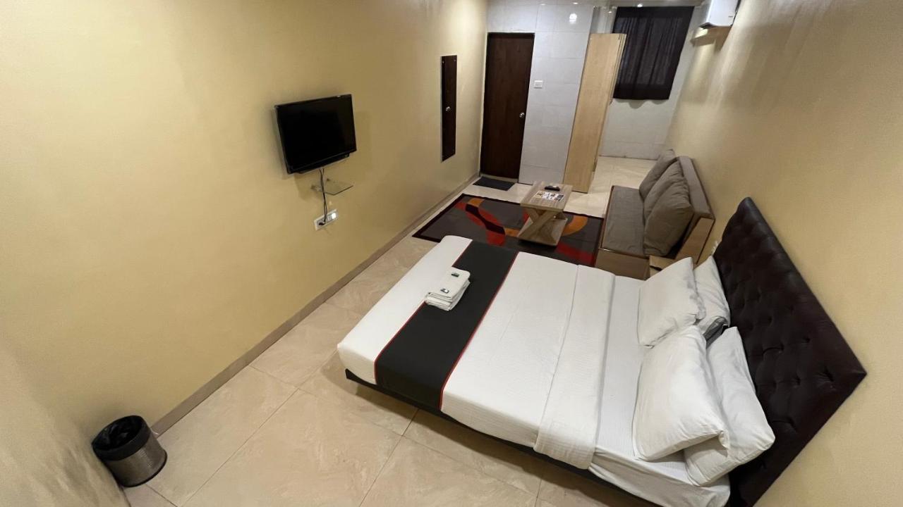 U Life Hotel Mumbai Exterior photo
