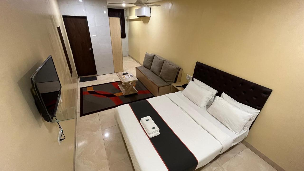 U Life Hotel Mumbai Exterior photo