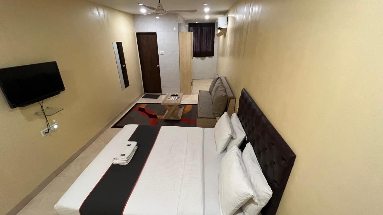U Life Hotel Mumbai Exterior photo