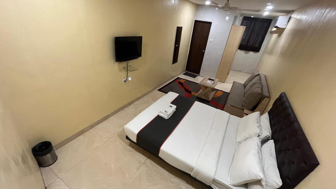 U Life Hotel Mumbai Exterior photo