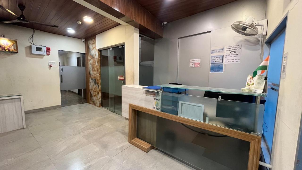 U Life Hotel Mumbai Exterior photo