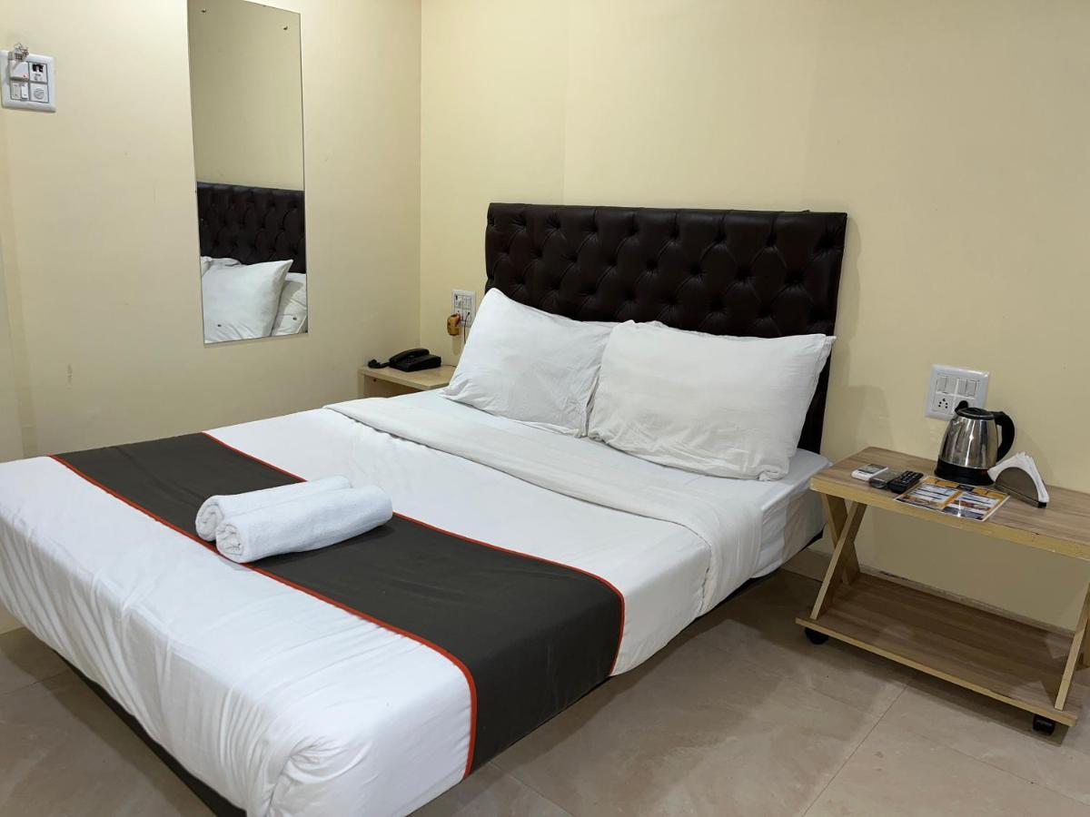 U Life Hotel Mumbai Exterior photo