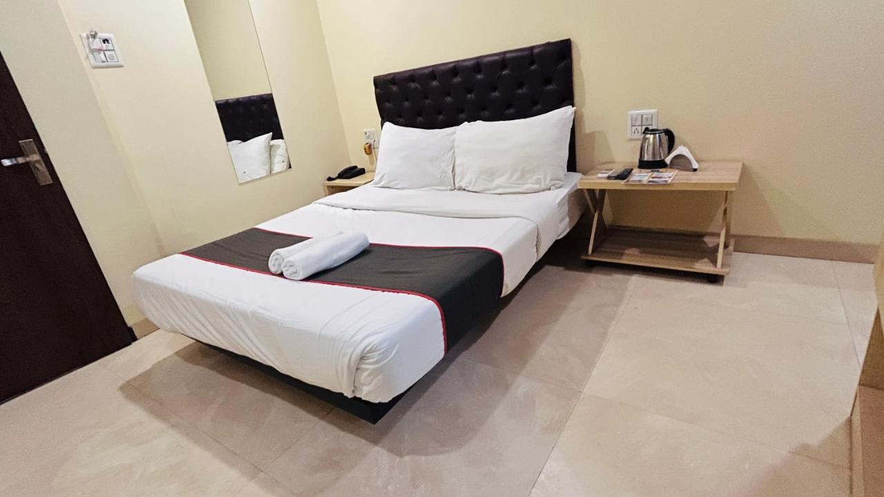 U Life Hotel Mumbai Exterior photo